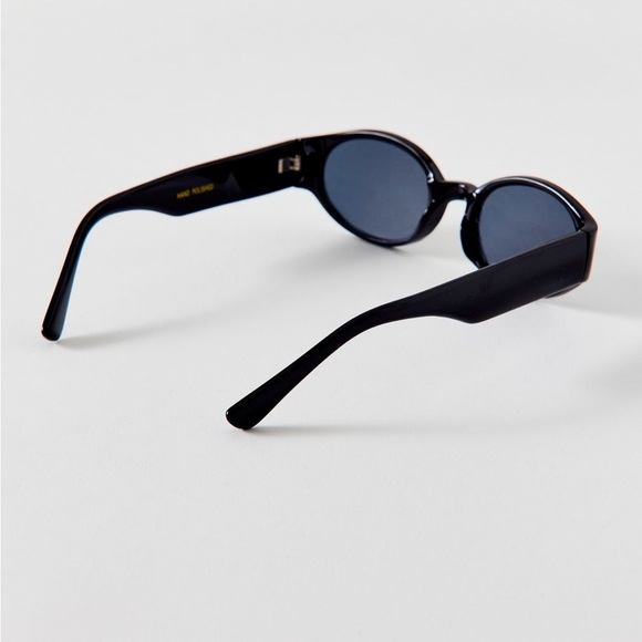 Urban Outfitters Vintage Minks Black Oval Sunglasses - Picture 3 of 8